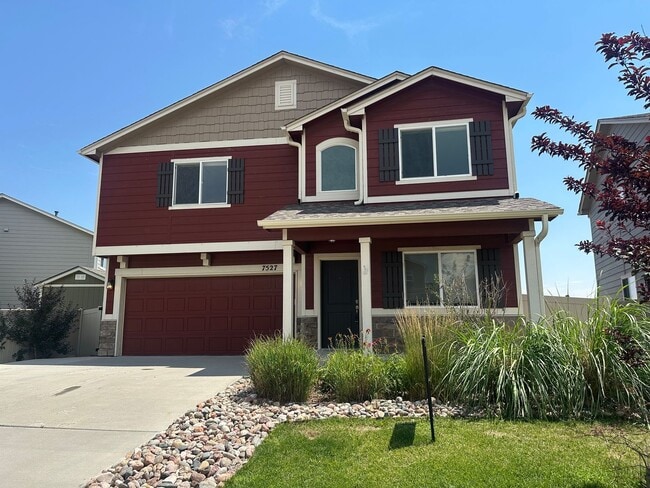 Primary Photo - Stunning 4 Bed Home with Hot Tub in Founta...