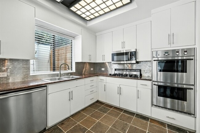 Building Photo - 2019 McClendon St
