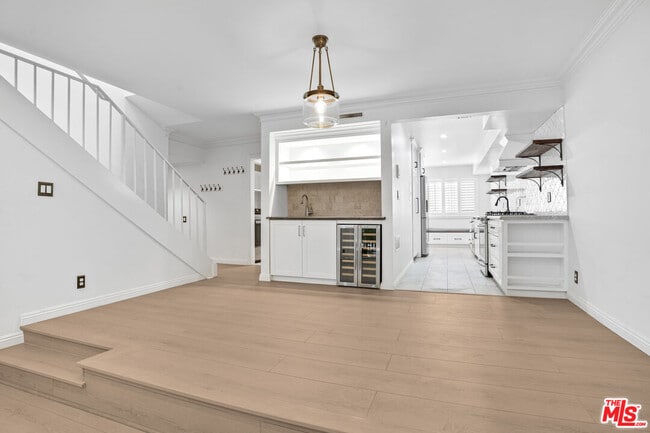 Building Photo - 1850 Midvale Ave