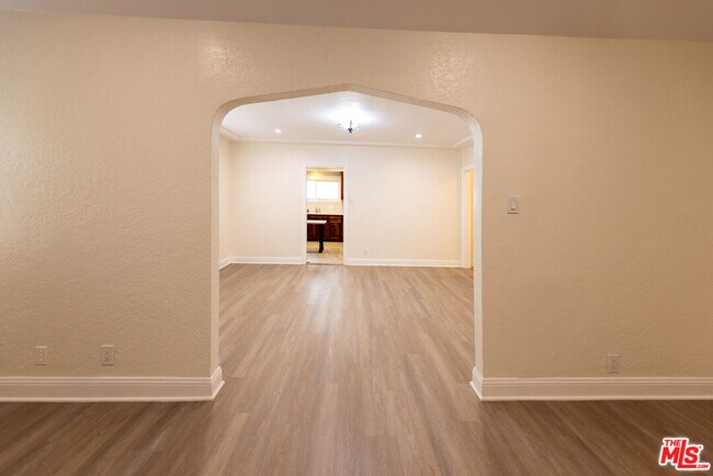 Building Photo - 4360 Kraft Ave