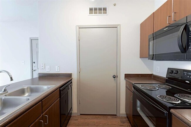 Building Photo - 12800 Center Lake Dr