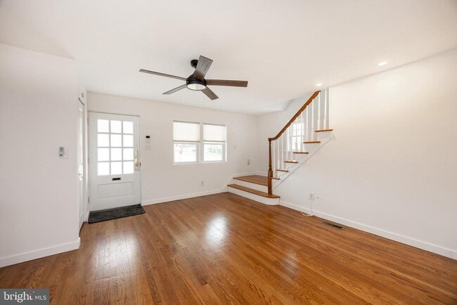 Building Photo - 353 William St