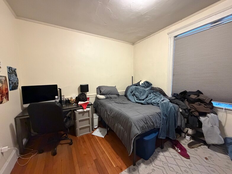 Building Photo - 56 Egmont St