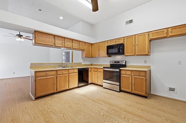 Building Photo - 559 Lee Dr