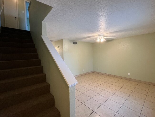 Building Photo - Southside Townhome