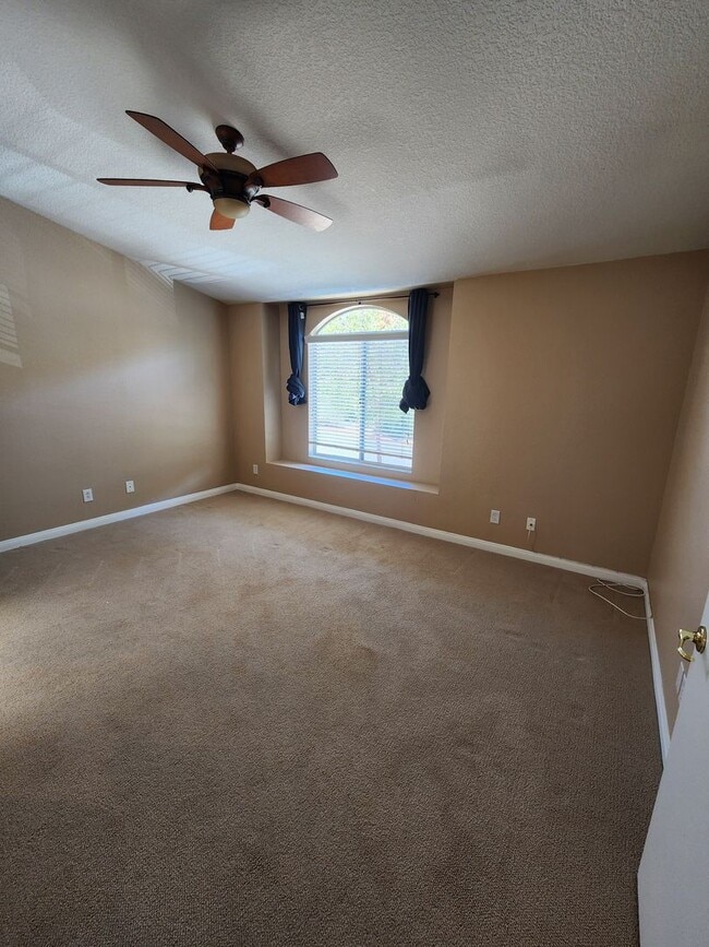 Building Photo - Gorgeous & Spacious 3Bd/2.5Ba, 1,679 SqFt, 2-story Condo - Central A/C & heat, Washer/Dryer - 2 C...