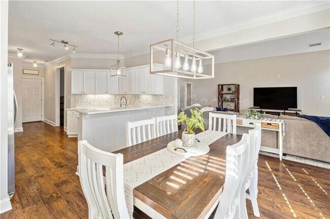 Building Photo - 203 Lenox Dr