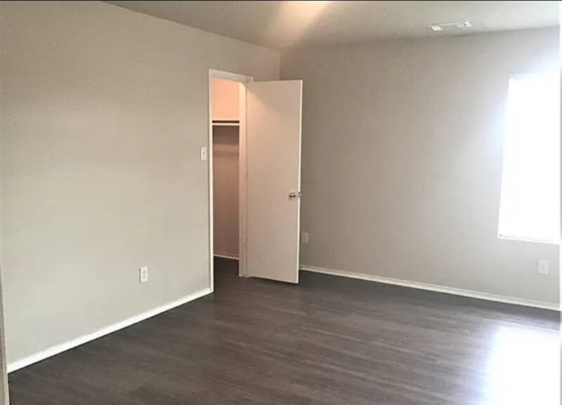 Building Photo - 9530 Belleclaire Ln