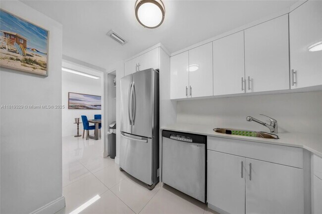 Building Photo - 800 West Ave