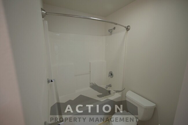 Building Photo - Super clean 2 bed 1 bath apartment in Port...