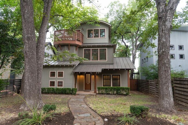Primary Photo - 610 W Live Oak St