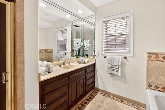 Building Photo - 4115 Laurelgrove Ave