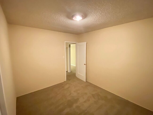 Building Photo - Nice Neighborhood North Long Beach 2 bd 1 bath Home