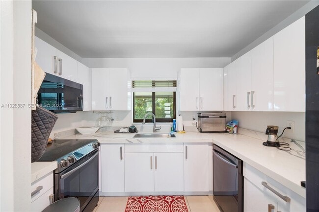 Building Photo - 10350 SW 4th St