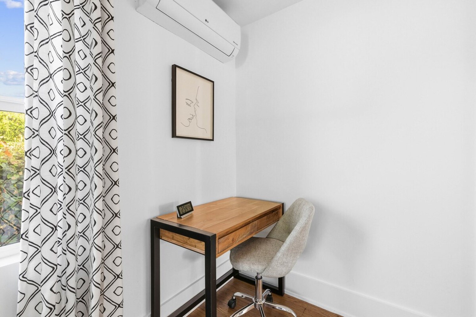 Building Photo - 3407 N Mountain View Dr