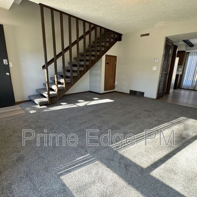 Building Photo - 6235 Holdrege St