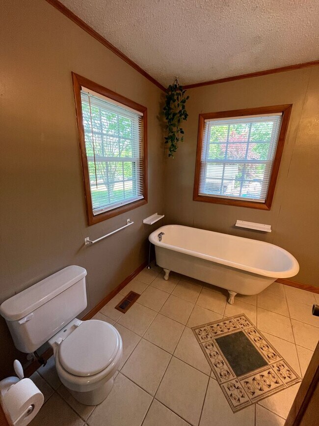 Building Photo - Charming 3-bedroom, 1.5-bathroom property in Pfafftown