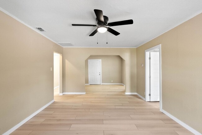 Building Photo - Ready for move in