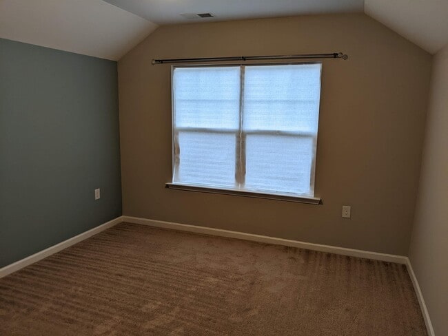 Building Photo - 422 Holly Blossom Dr