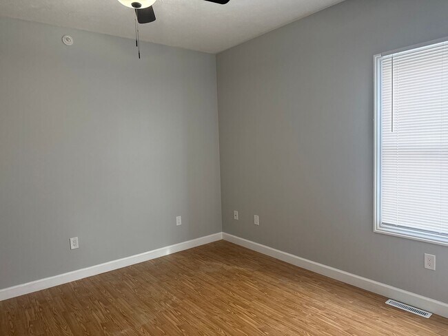 Building Photo - 620 Garvey Ln