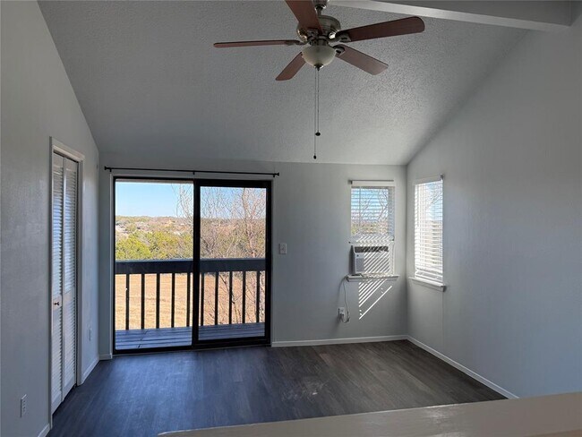 Building Photo - 3205 MacArthur Ave