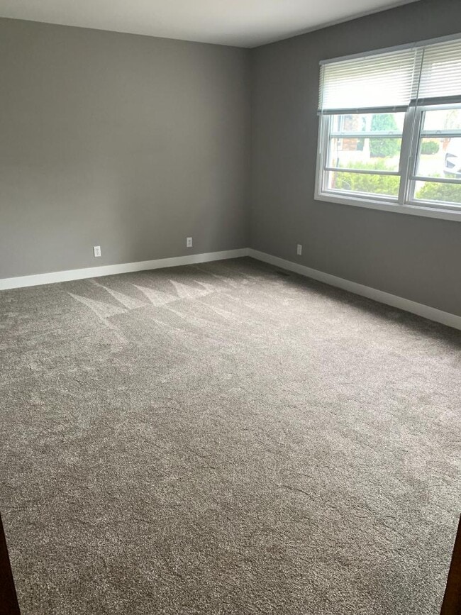 Building Photo - 855 Butternut Dr