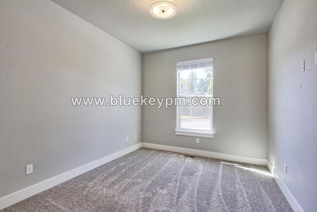 Building Photo - 4 Bed, 3 Bath Home in Walnut Grove Near An...