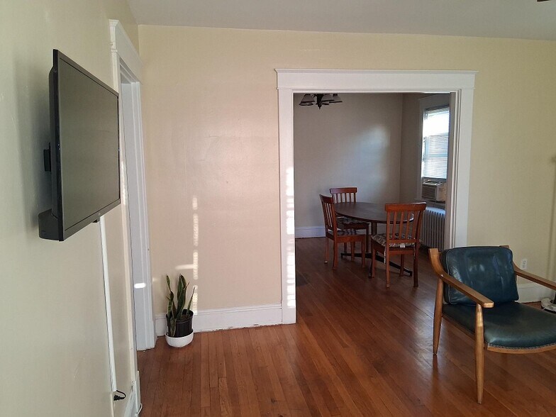 Building Photo - 2509 Seminary Ave