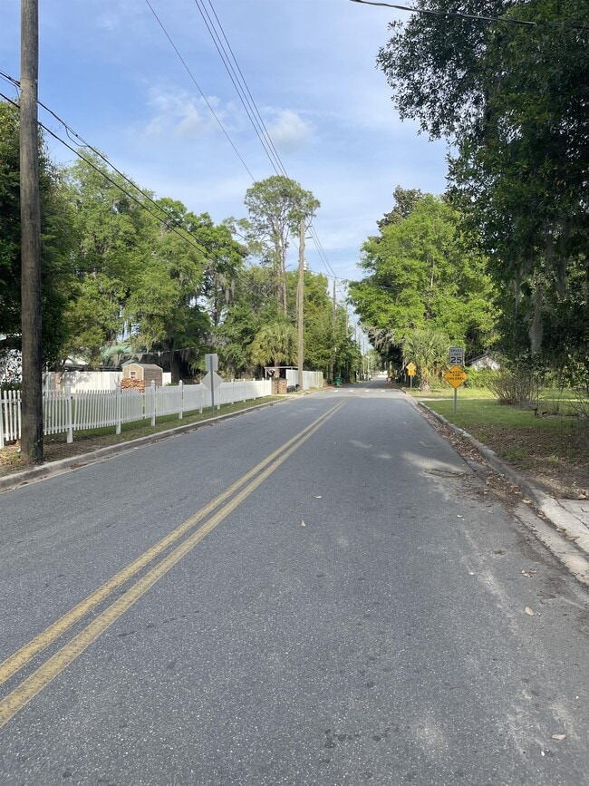 Building Photo - 580 SE Nassau St