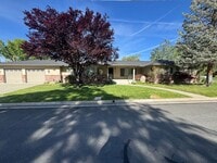 Building Photo - 255 Circle Dr