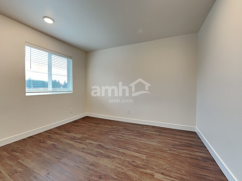 Building Photo - 7817 Verona Lp SW
