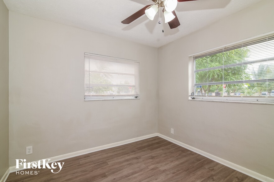 Building Photo - 161 NE 20th St