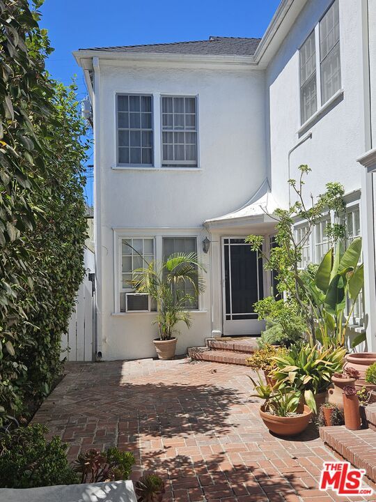 Building Photo - 441 1/2 S Palm Dr
