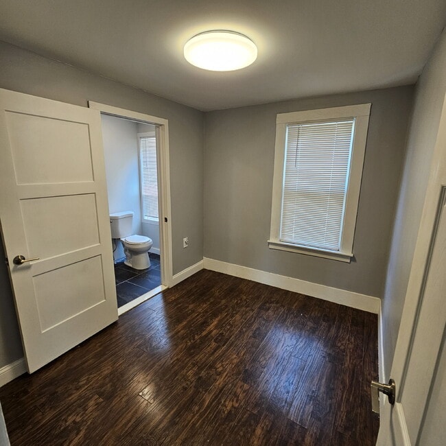 Building Photo - Duplex - 2 Bedroom, 2 Full Bathrooms and a...