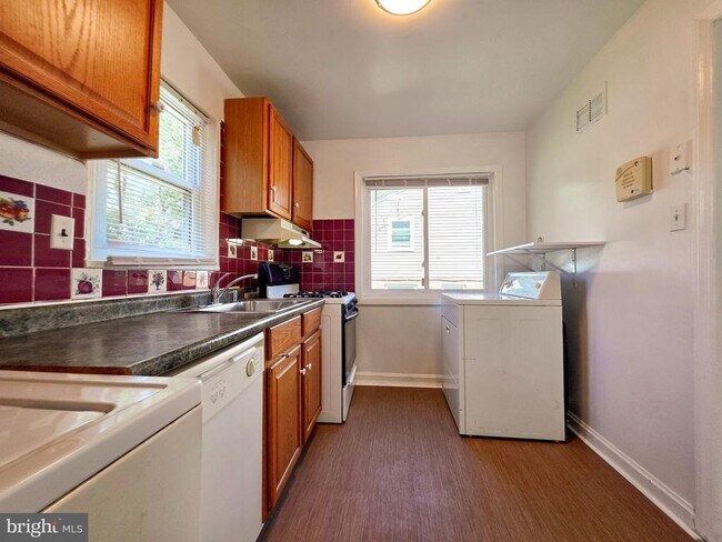 Building Photo - 5818 Fifer Dr