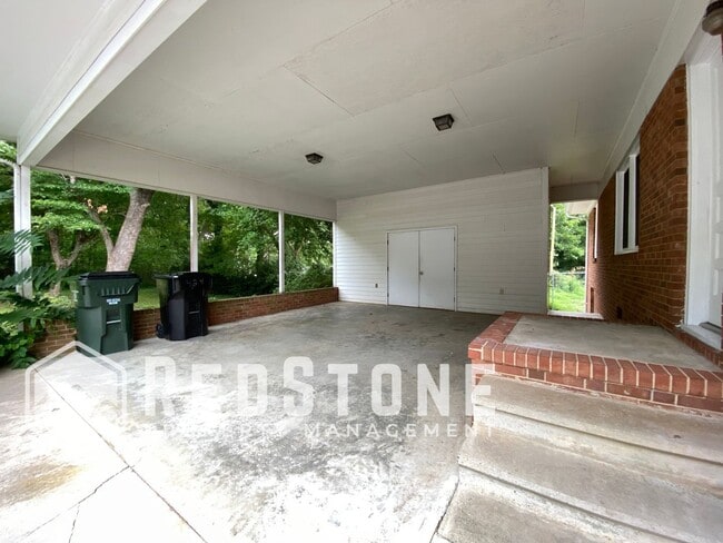 Building Photo - 424 Avon Ave