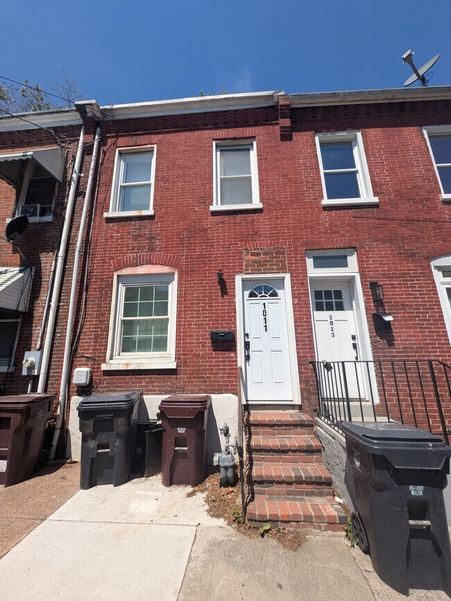Primary Photo - 1011 N Spruce St