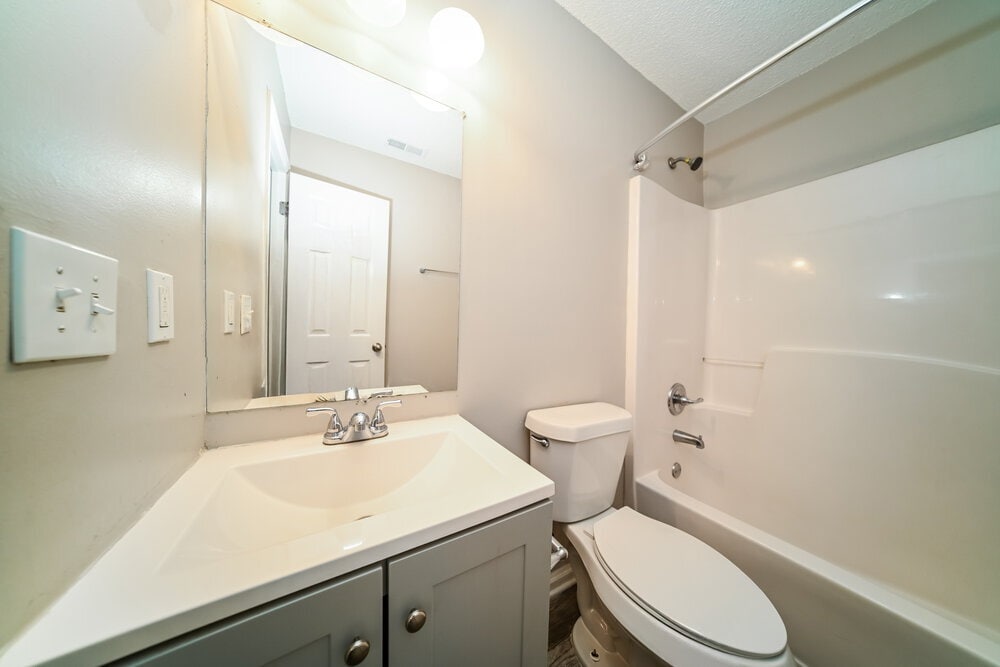 Building Photo - 303 Vineyard Ridge Ln