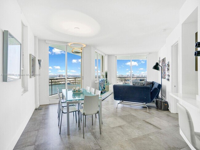 Building Photo - 888 Brickell Key Dr