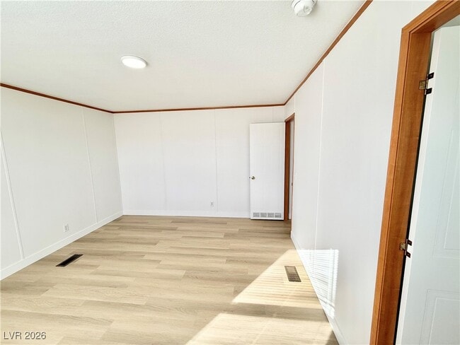 Building Photo - 4210 E Cheyenne Way