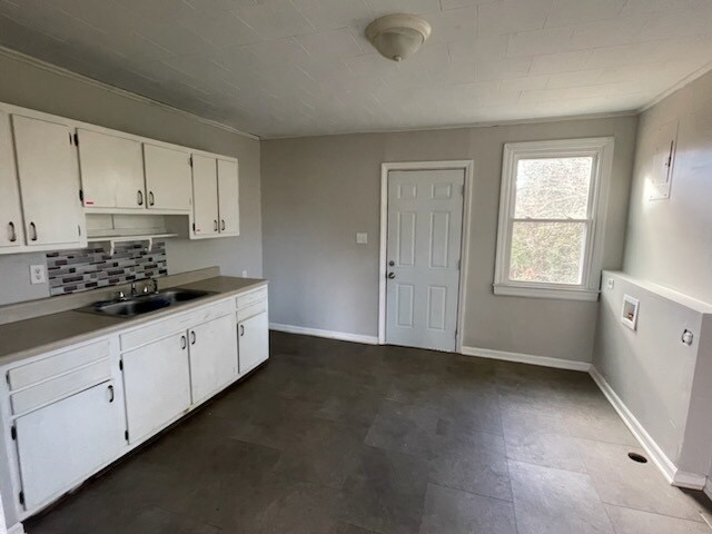 Building Photo - 202 Charles Ave