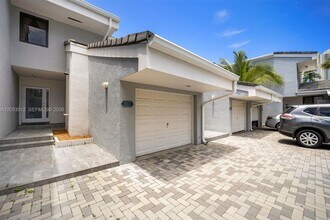 Building Photo - 317 Poinciana Island Dr