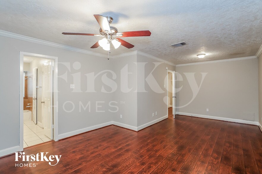 Building Photo - 2922 Laurelridge Dr