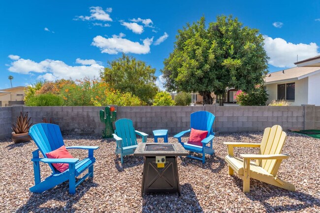 Building Photo - 11031 W Cumberland Dr