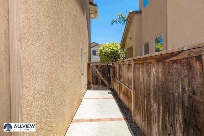 Building Photo - Beautifully Updated 4 Bedroom Single Family Home in Peaceful Glen Willow, West Irvine