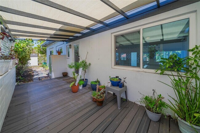 Building Photo - 3130 SW 27th Terrace