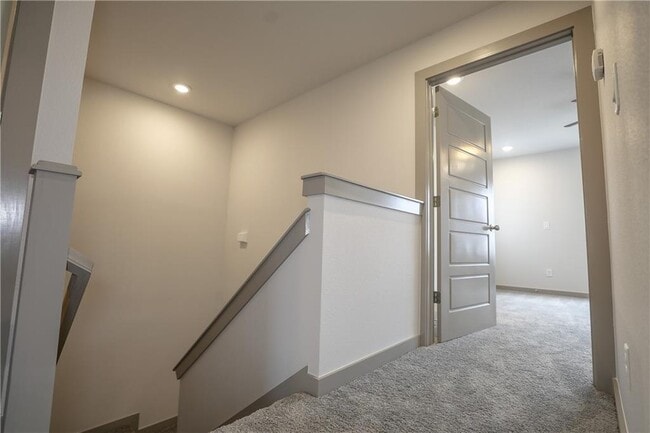 Building Photo - 3412 SW Vel Mews
