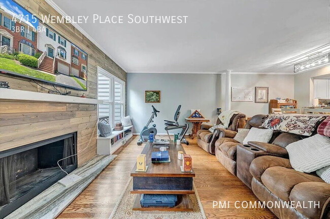 Building Photo - 4715 Wembley Pl SW