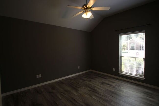 Building Photo - 3 bedroom 2 bathroom home in Tyler!