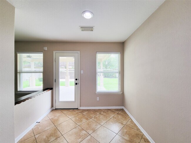 Building Photo - 21123 Amber Crossing Dr